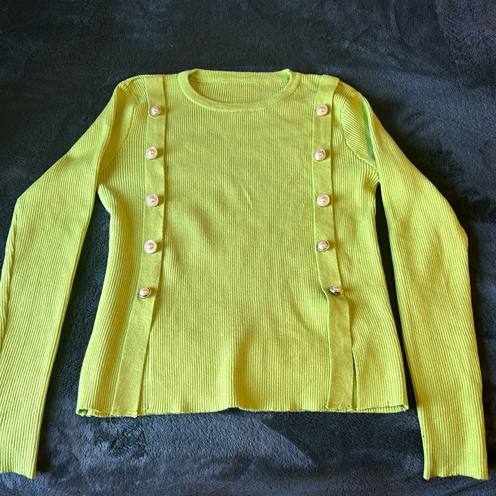 Very nice womens light line green shirt with pearls